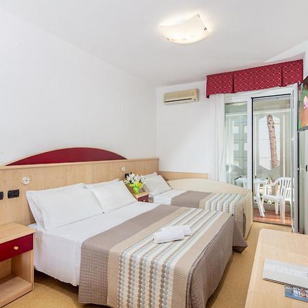 Hotel Regina Lignano Sabbiadoro Extérieur photo