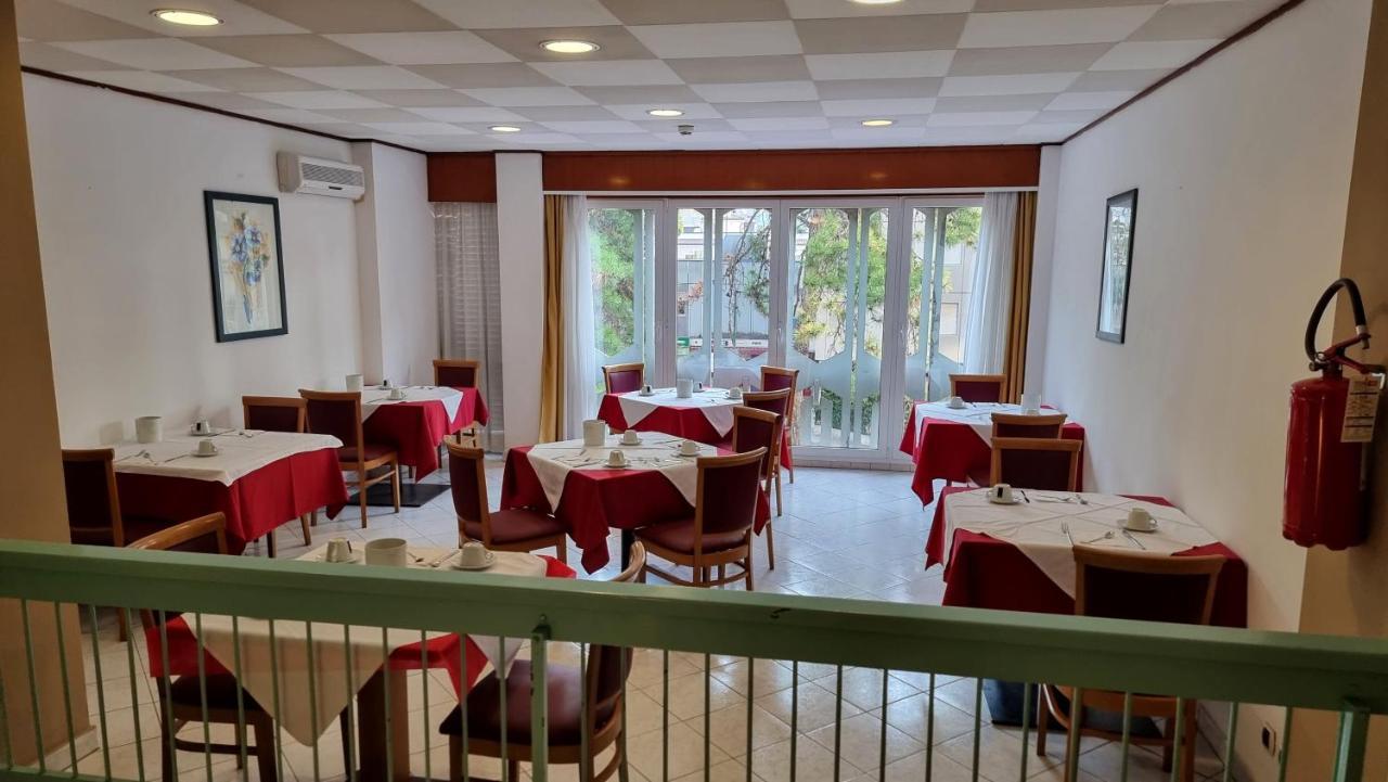 Hotel Regina Lignano Sabbiadoro Extérieur photo